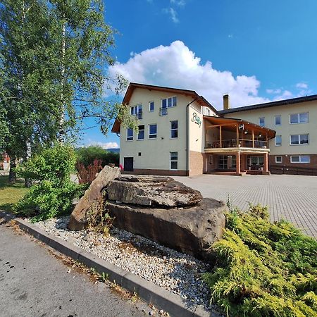 Agrohotel Tri Brezy Hrustin 外观 照片