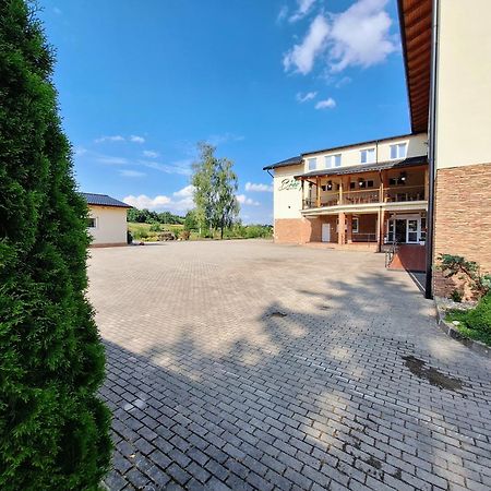 Agrohotel Tri Brezy Hrustin 外观 照片