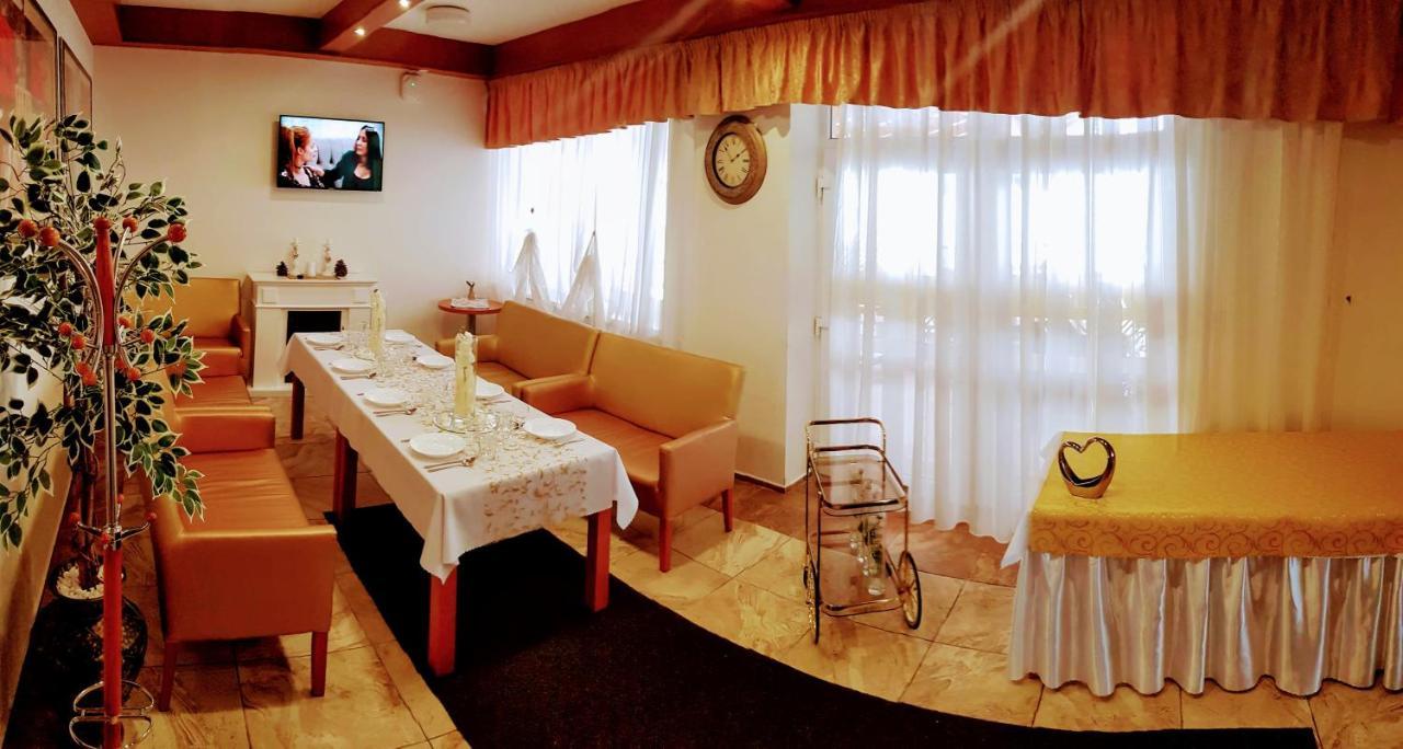 Agrohotel Tri Brezy Hrustin 外观 照片