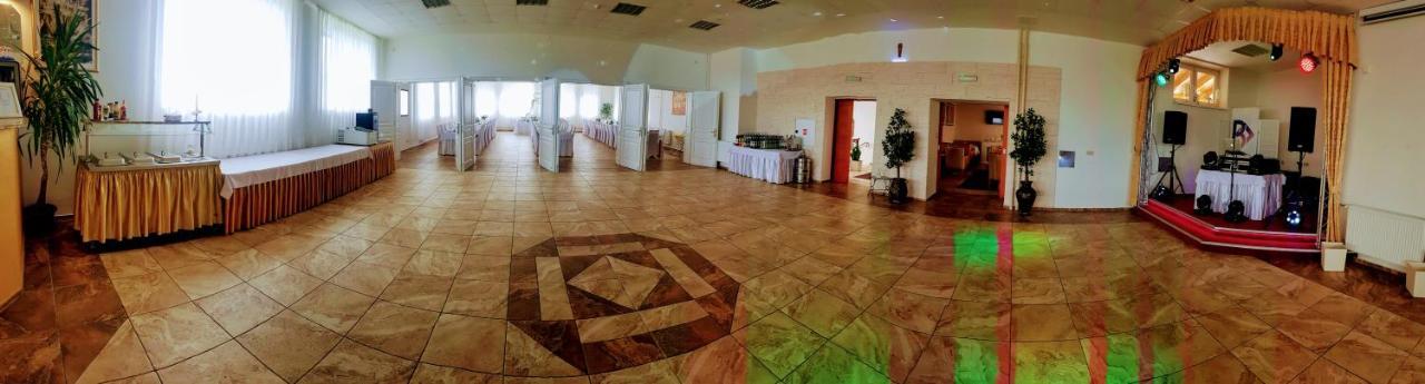 Agrohotel Tri Brezy Hrustin 外观 照片