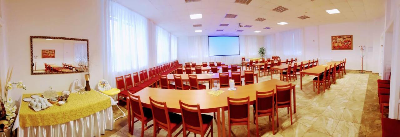 Agrohotel Tri Brezy Hrustin 外观 照片