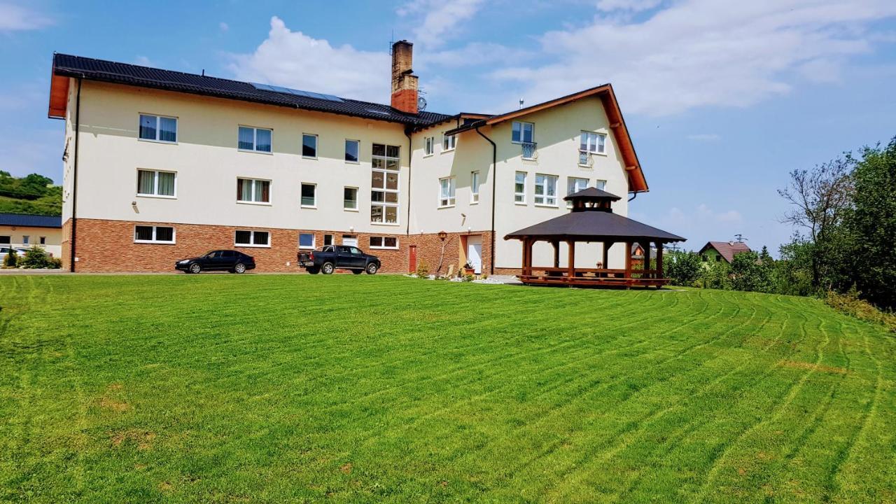 Agrohotel Tri Brezy Hrustin 外观 照片