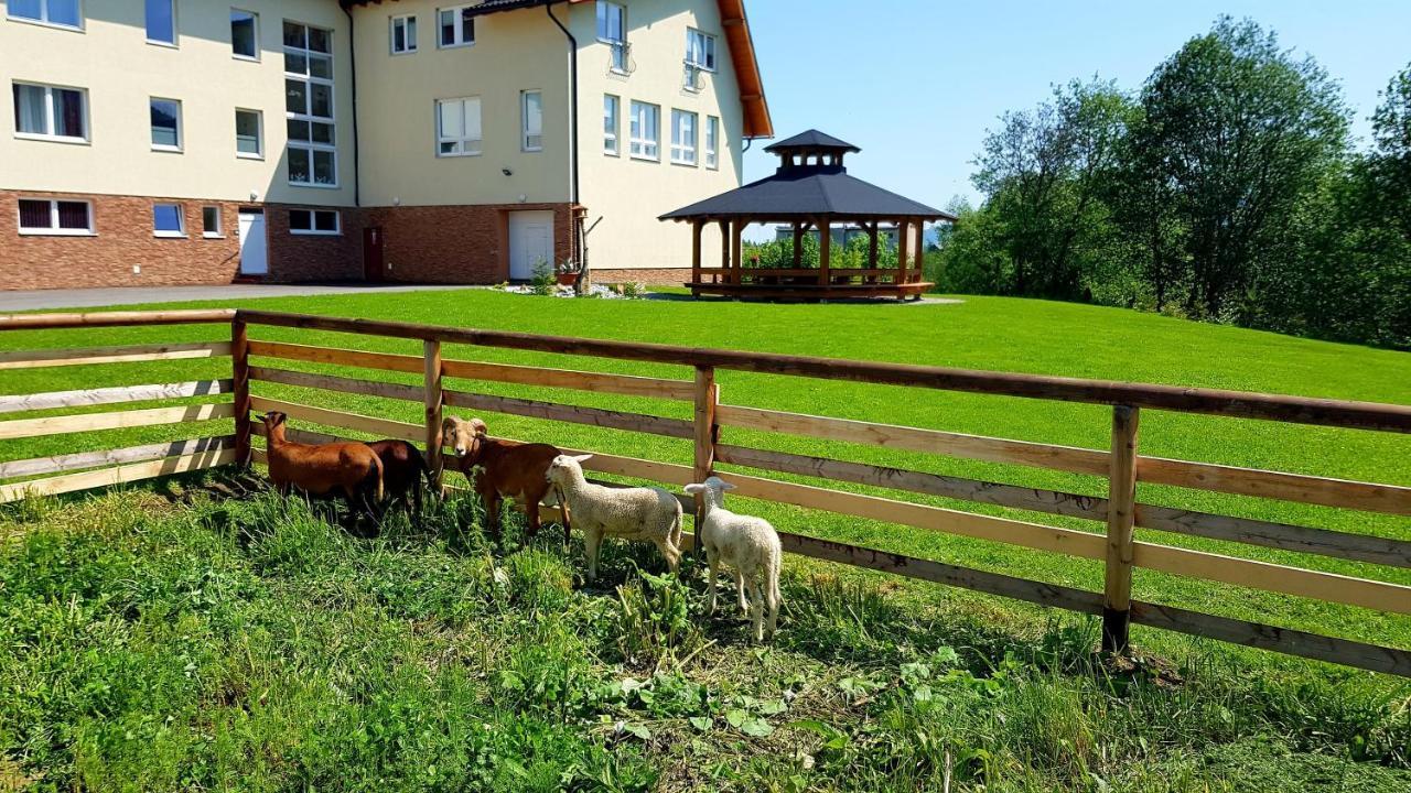 Agrohotel Tri Brezy Hrustin 外观 照片