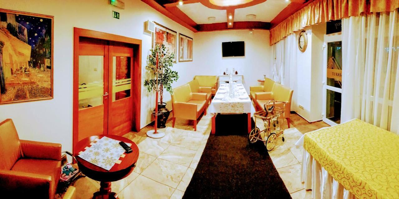 Agrohotel Tri Brezy Hrustin 外观 照片