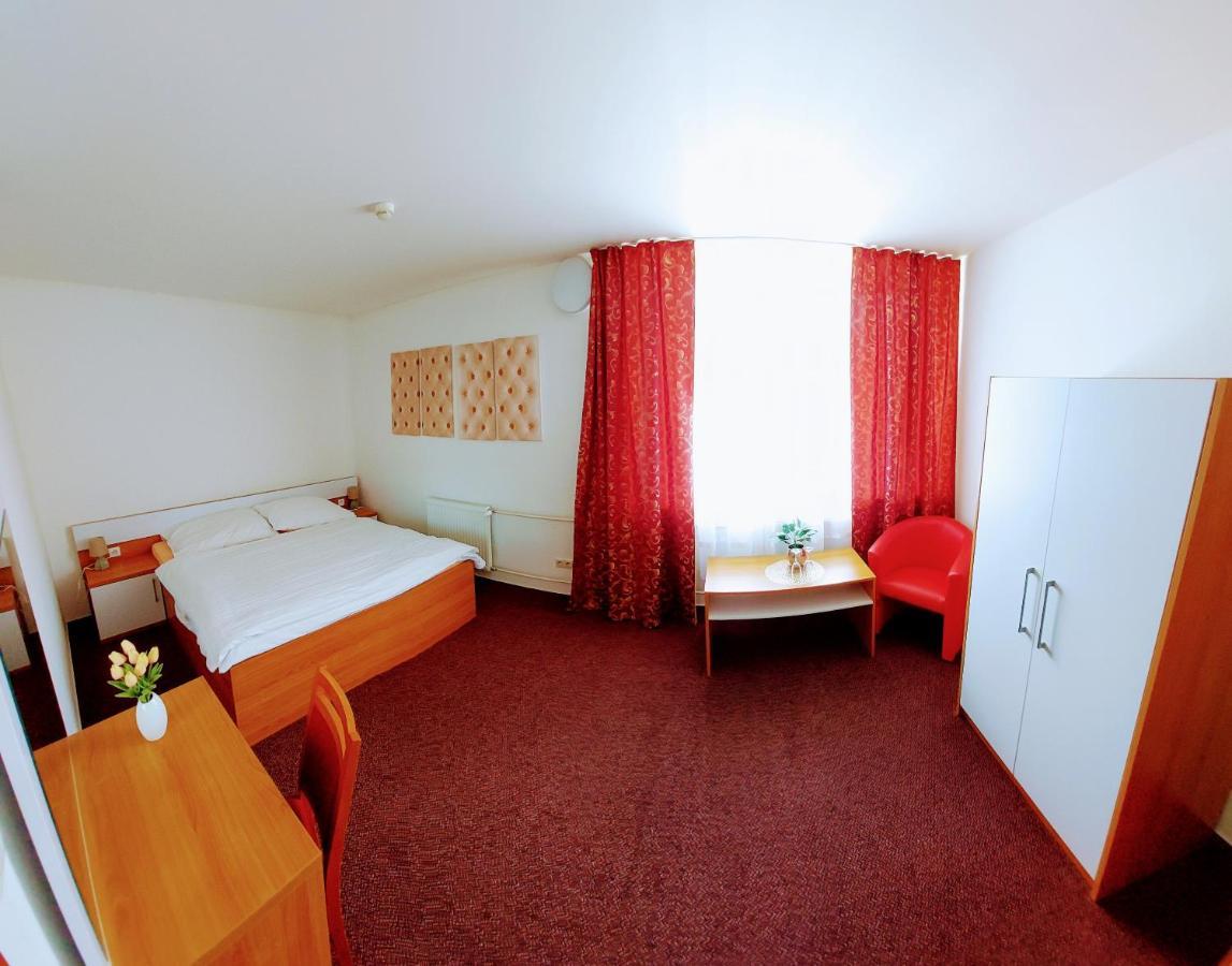 Agrohotel Tri Brezy Hrustin 外观 照片