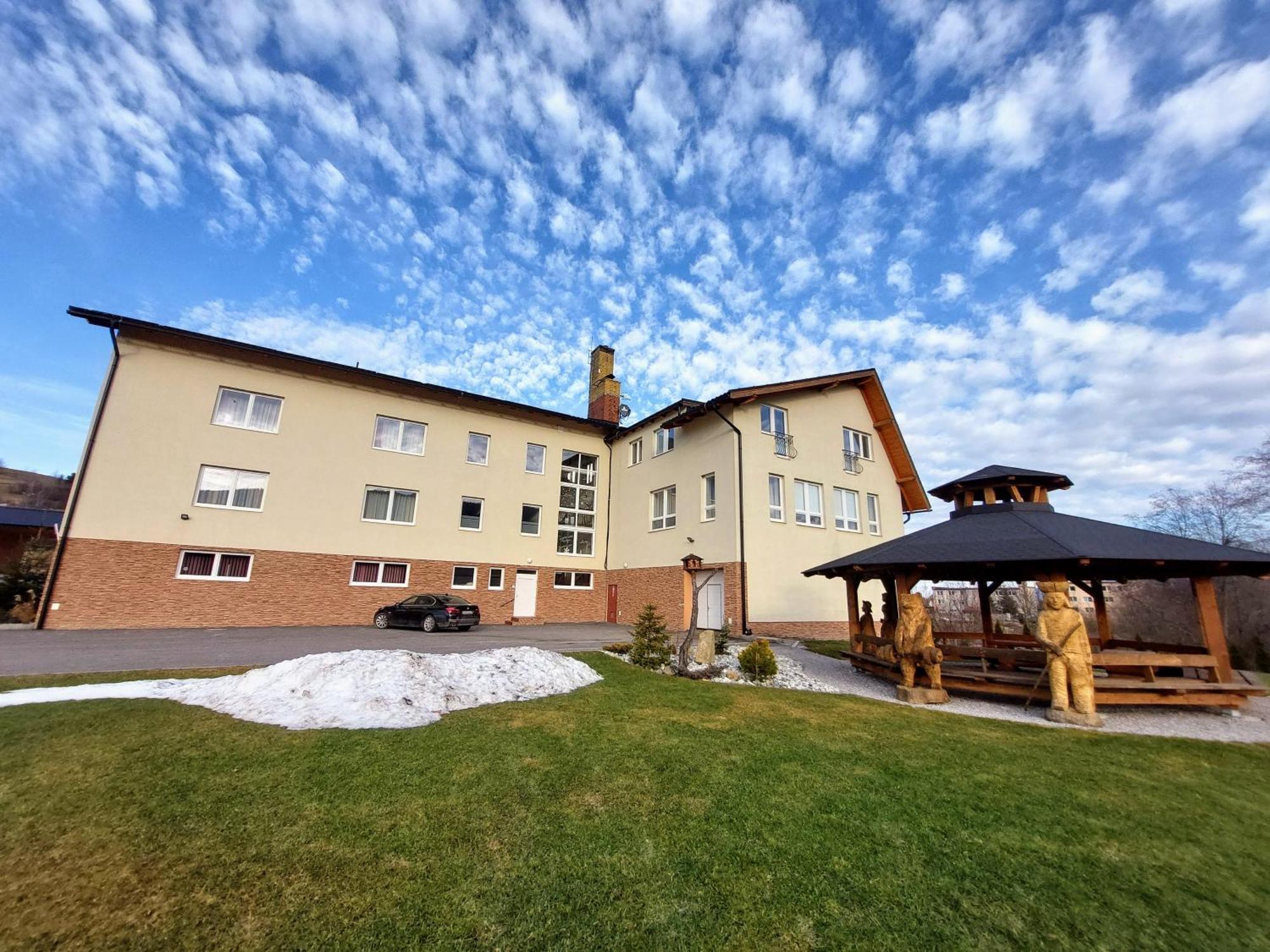 Agrohotel Tri Brezy Hrustin 外观 照片