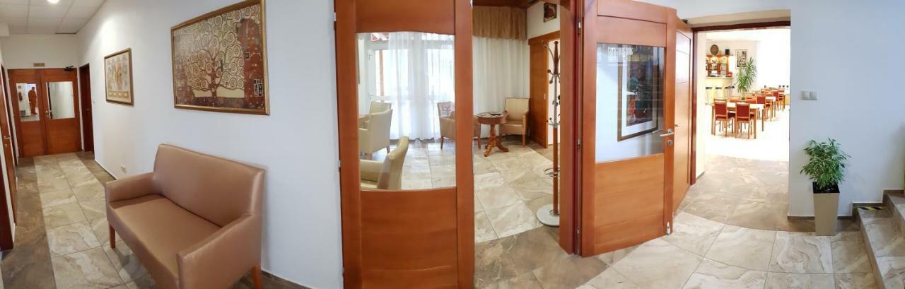 Agrohotel Tri Brezy Hrustin 外观 照片