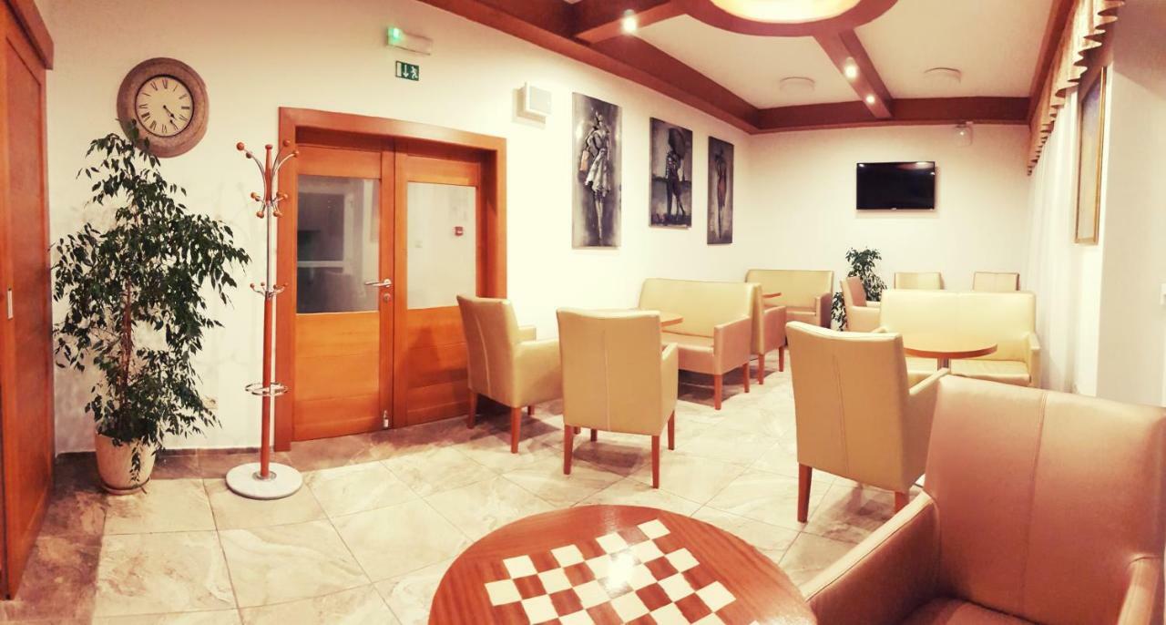 Agrohotel Tri Brezy Hrustin 外观 照片