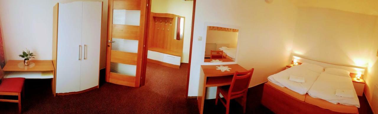 Agrohotel Tri Brezy Hrustin 外观 照片