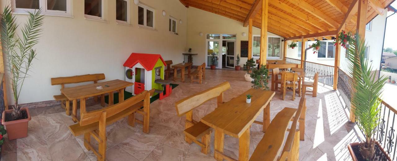 Agrohotel Tri Brezy Hrustin 外观 照片