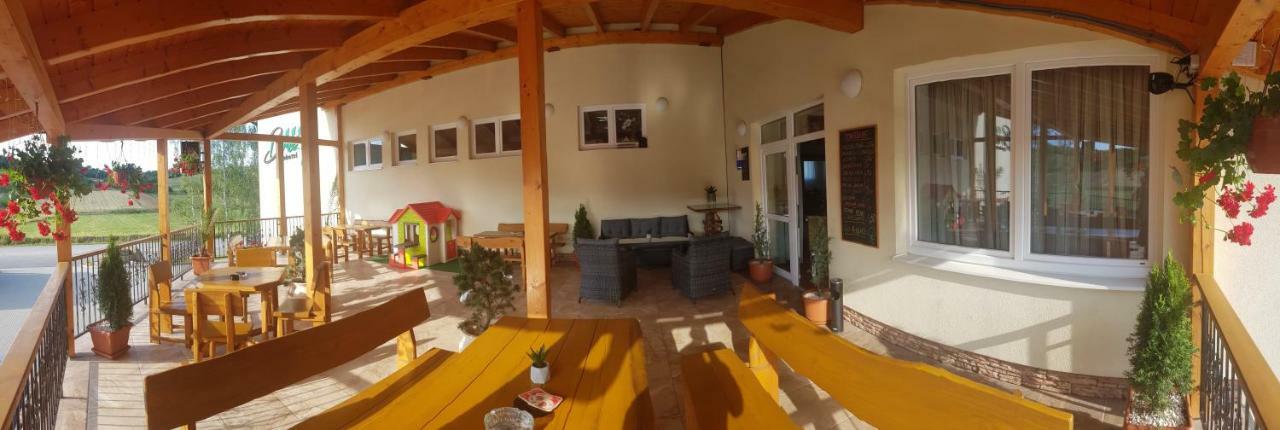 Agrohotel Tri Brezy Hrustin 外观 照片