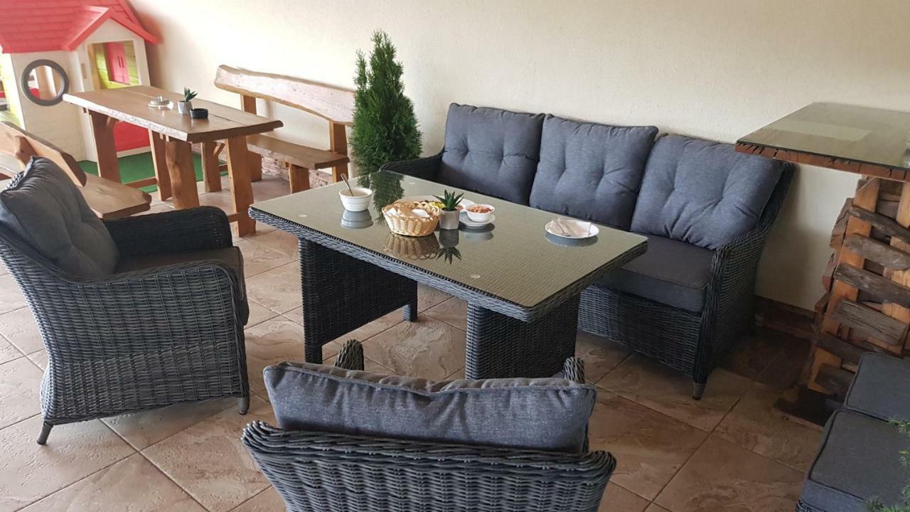 Agrohotel Tri Brezy Hrustin 外观 照片