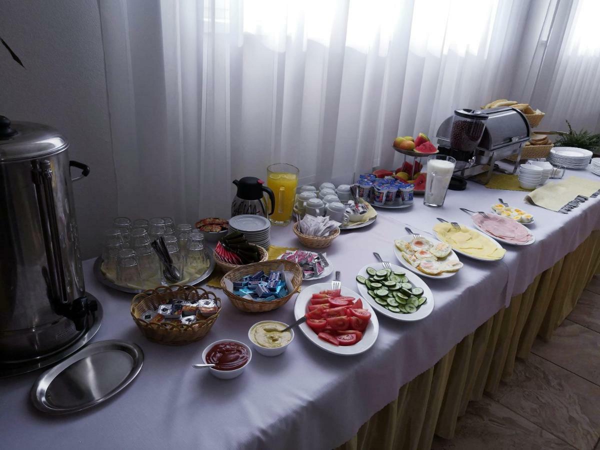 Agrohotel Tri Brezy Hrustin 外观 照片