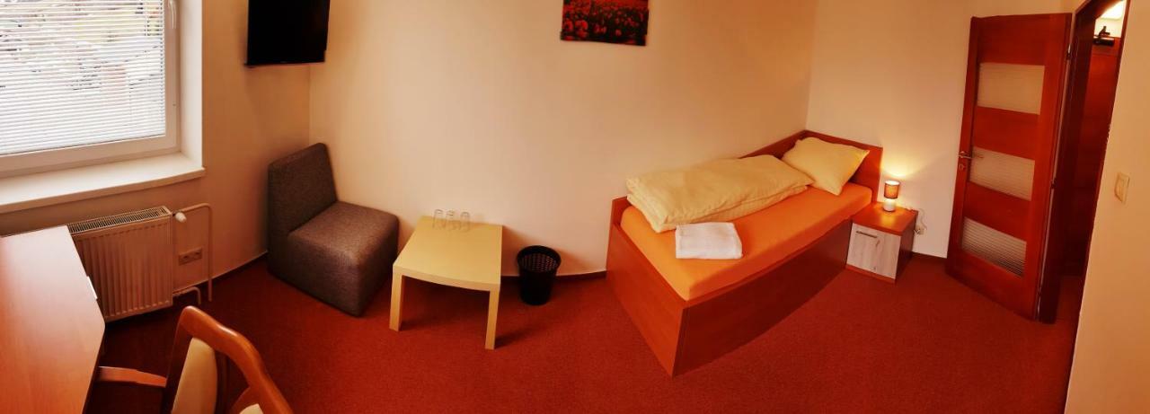 Agrohotel Tri Brezy Hrustin 外观 照片