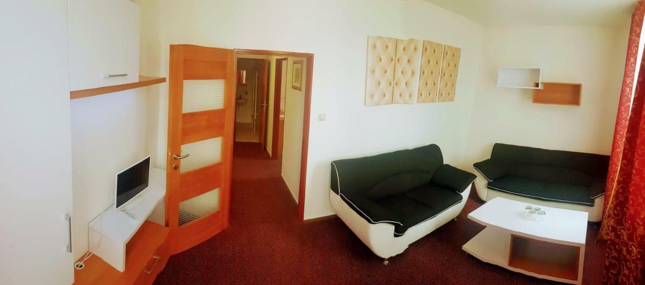 Agrohotel Tri Brezy Hrustin 外观 照片