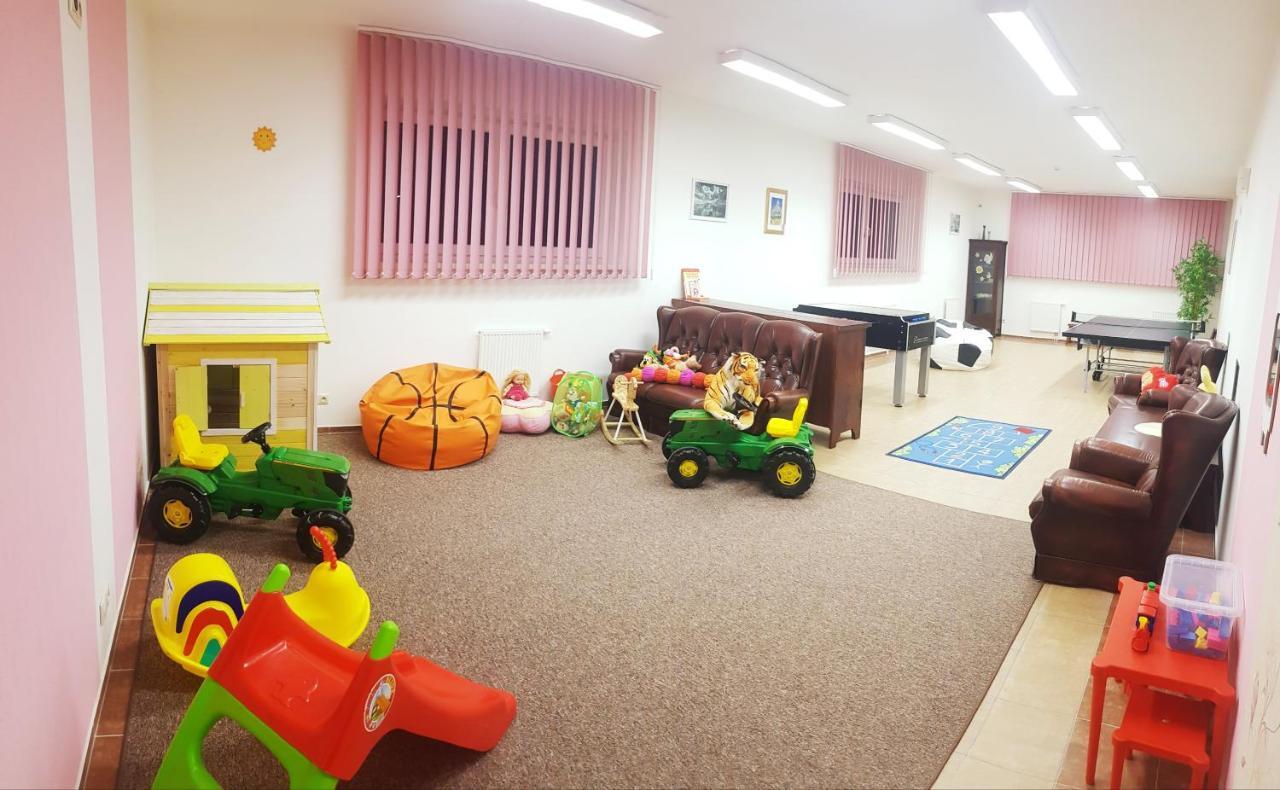 Agrohotel Tri Brezy Hrustin 外观 照片