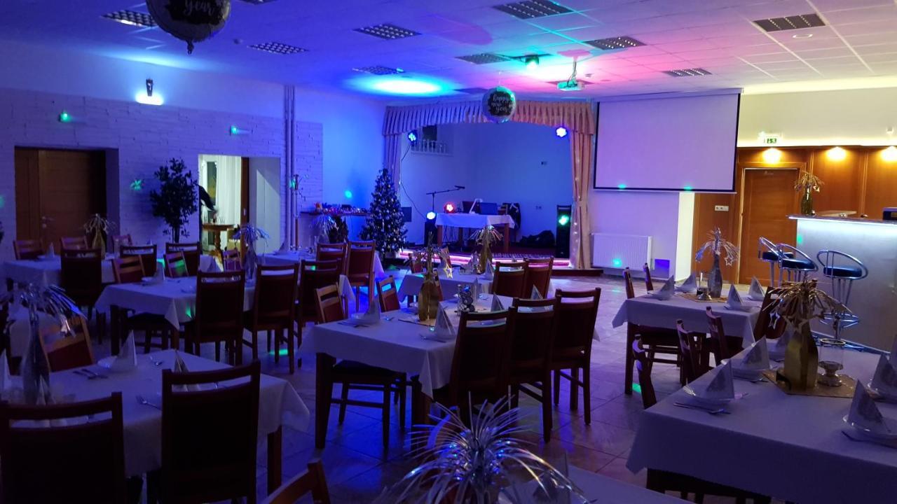 Agrohotel Tri Brezy Hrustin 外观 照片