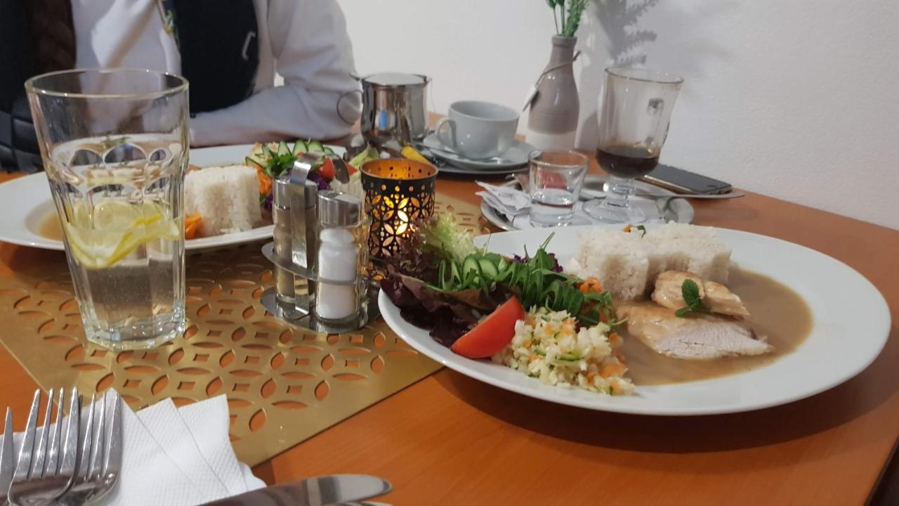 Agrohotel Tri Brezy Hrustin 外观 照片