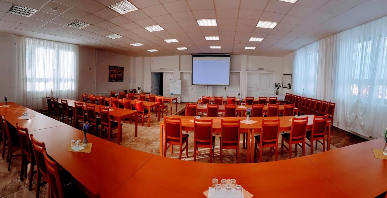 Agrohotel Tri Brezy Hrustin 外观 照片