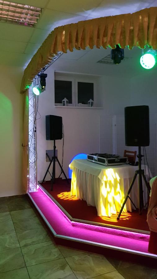 Agrohotel Tri Brezy Hrustin 外观 照片